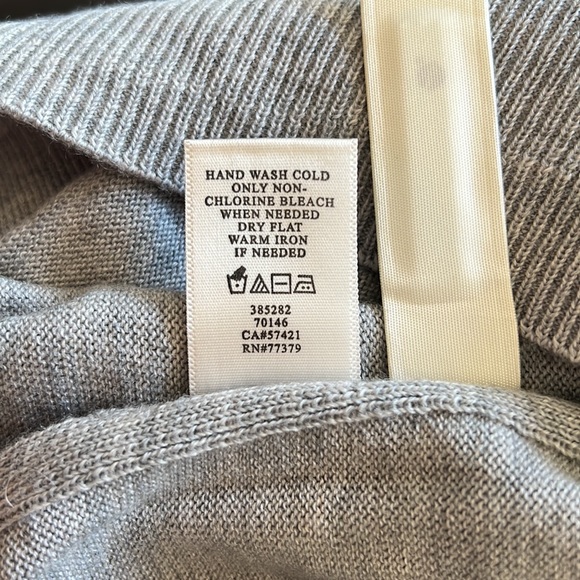 Ann Taylor Merino Wool V Neck Sweater - Picture 8 of 9